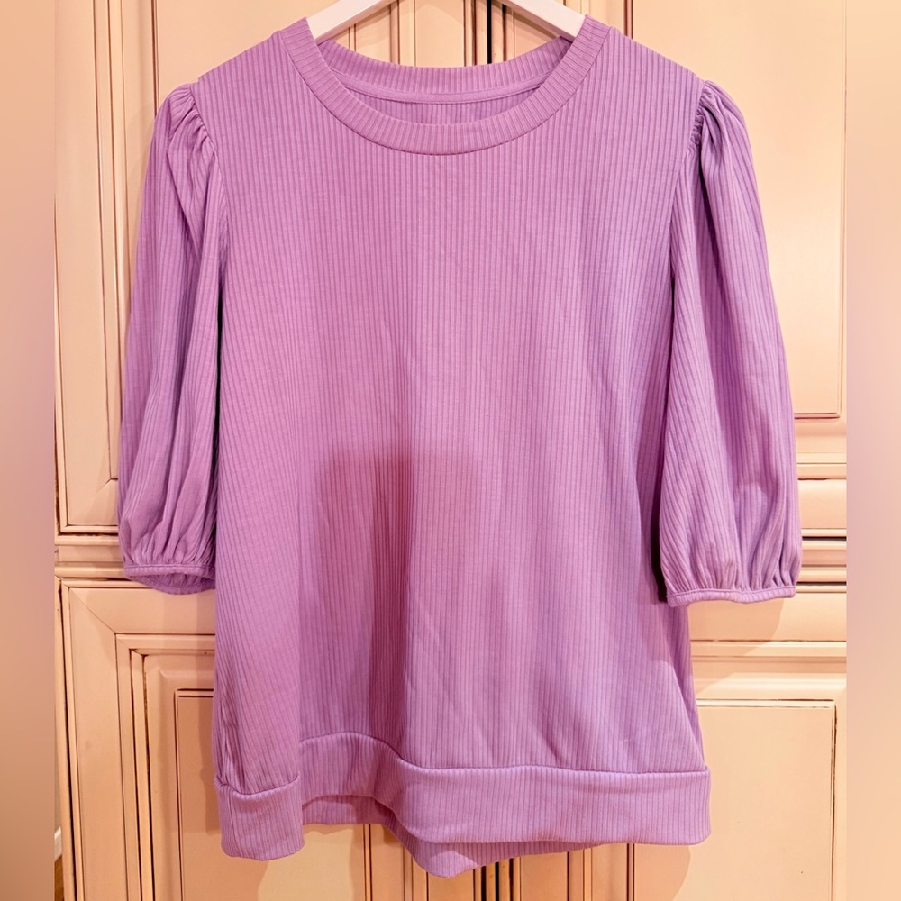 NWOT! Never Worn! Lavender Puff Sleeve Top Size Large!!